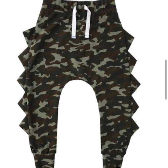 The Mini Classy All Camo Everything Dino Pants Size 8 - Picture 2 of 16